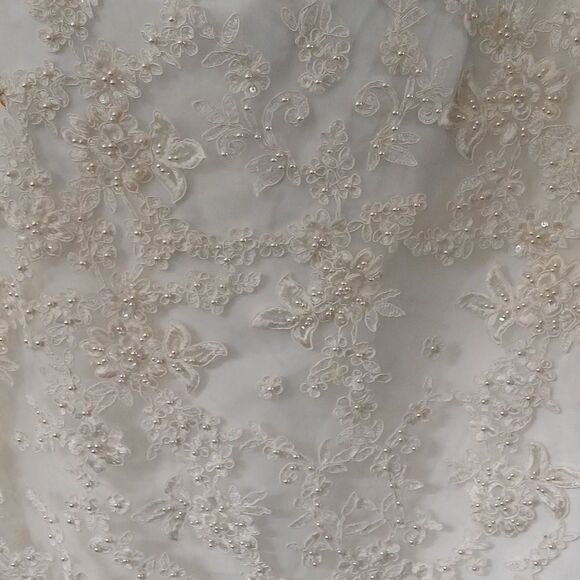 Alfred Angelo 1774NT Ivory  HiLo Lace Wedding Dress and wedding veil  Sz 18 - Picture 5 of 15